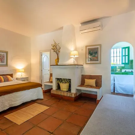 Hotel-apart Cortijo Pinas 2* Tarifa